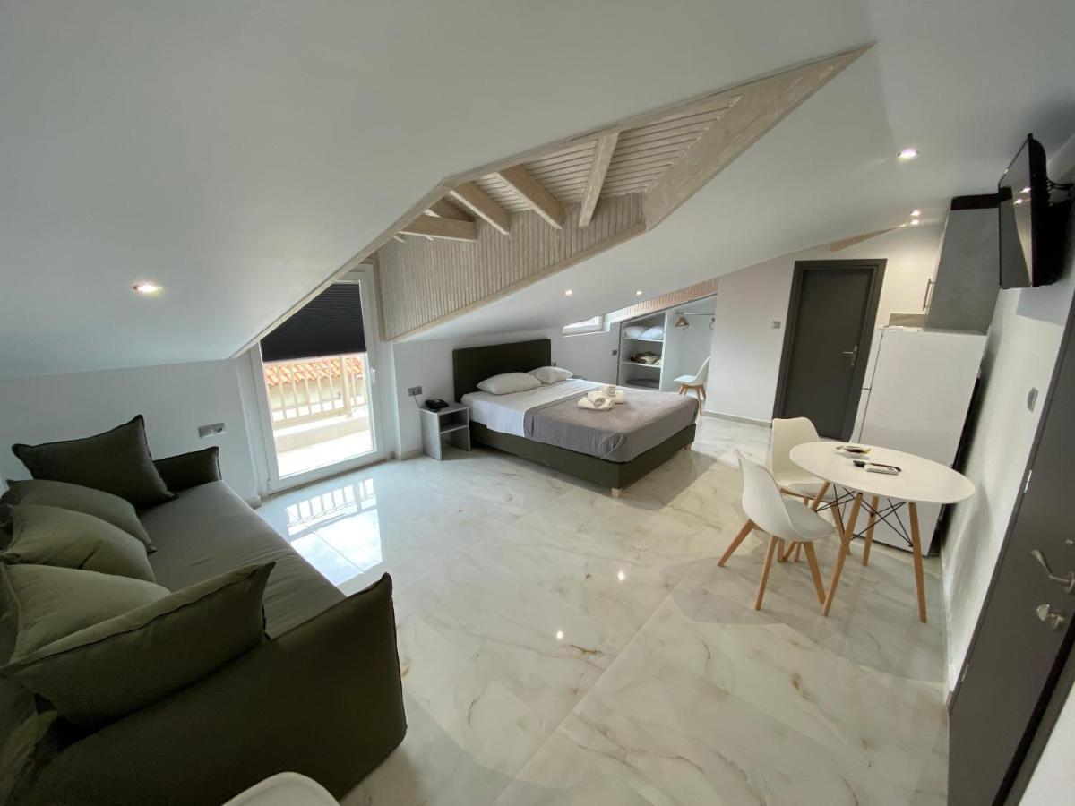 Hotel Almira Agía Triás Buitenkant foto