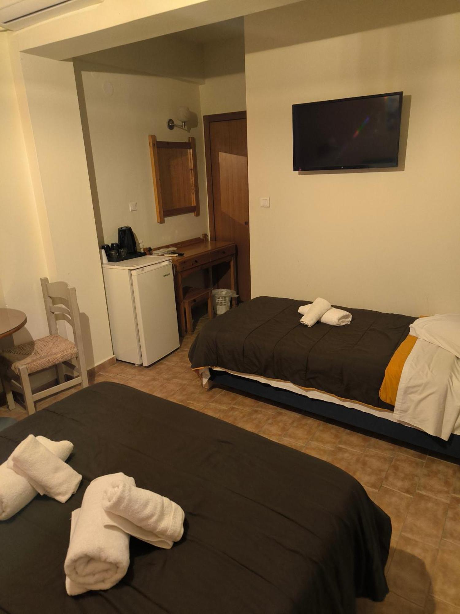 Hotel Almira Agía Triás Buitenkant foto