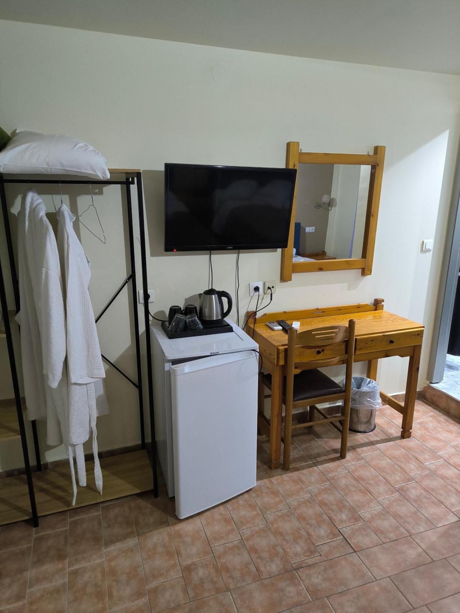 Hotel Almira Agía Triás Buitenkant foto