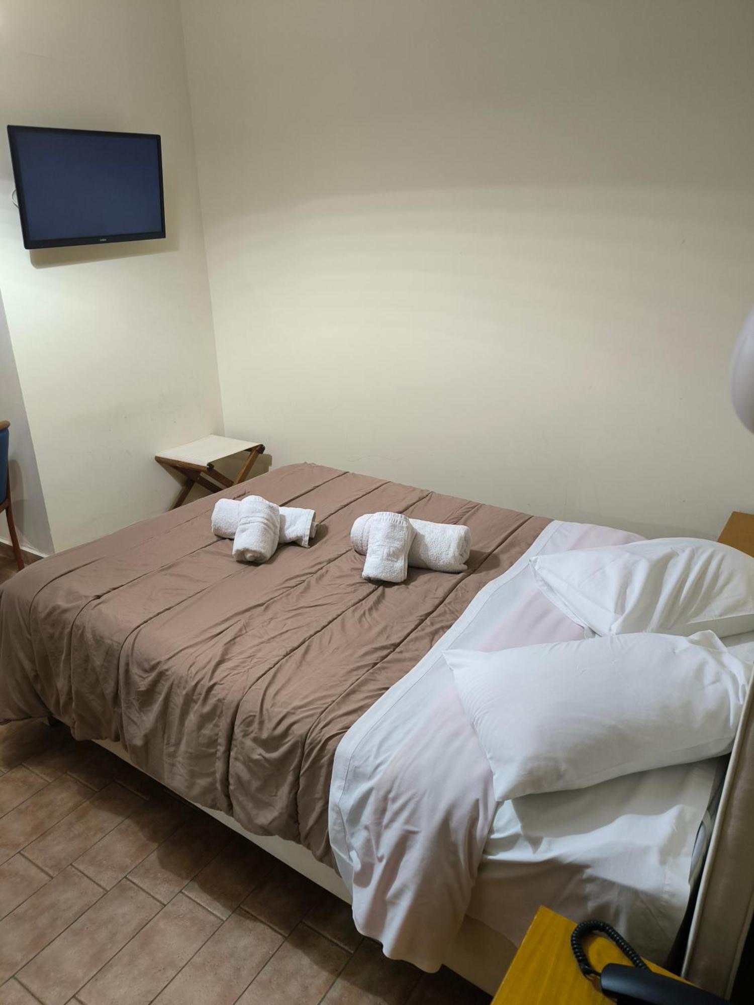 Hotel Almira Agía Triás Buitenkant foto
