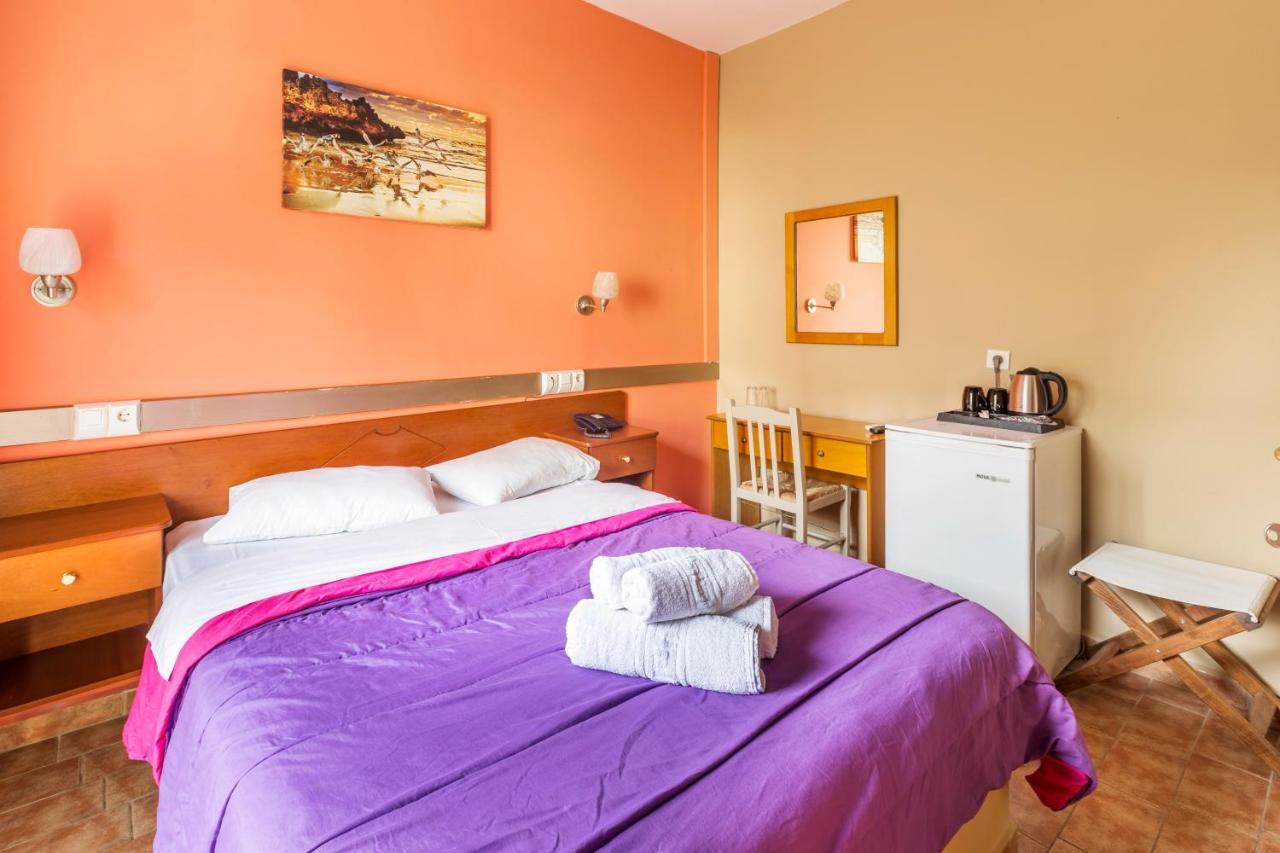 Hotel Almira Agía Triás Buitenkant foto